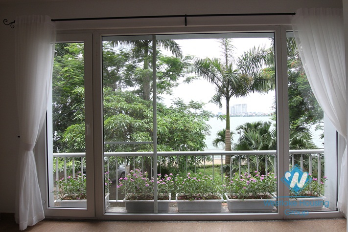 Lakeside house for rent in Tay Ho with amazing lake view 